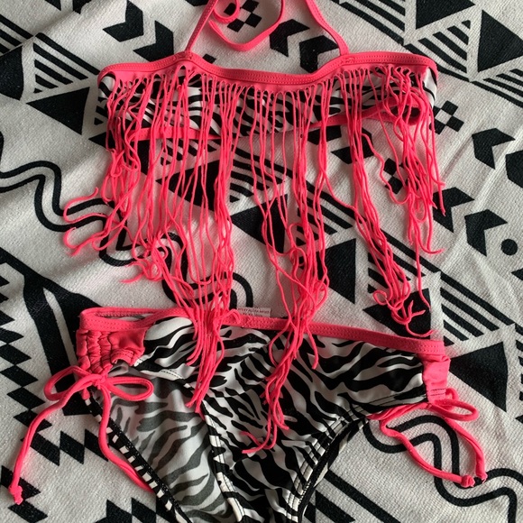 2 Piece Swim Wear - Picture 3 of 4